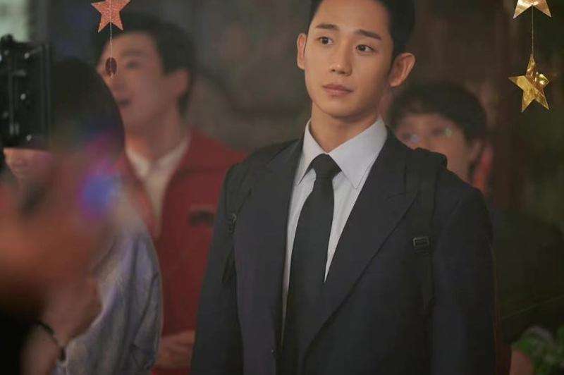 丁海寅Ins点赞金智秀的帖子